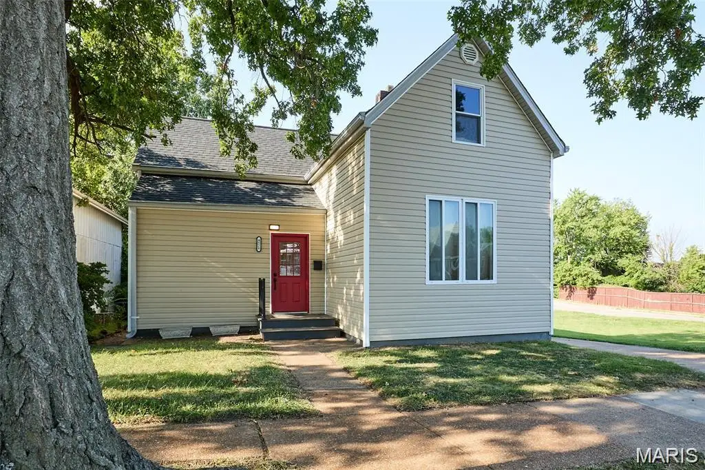 4528 Tholozan Avenue, Saint Louis, MO 63116 - #1