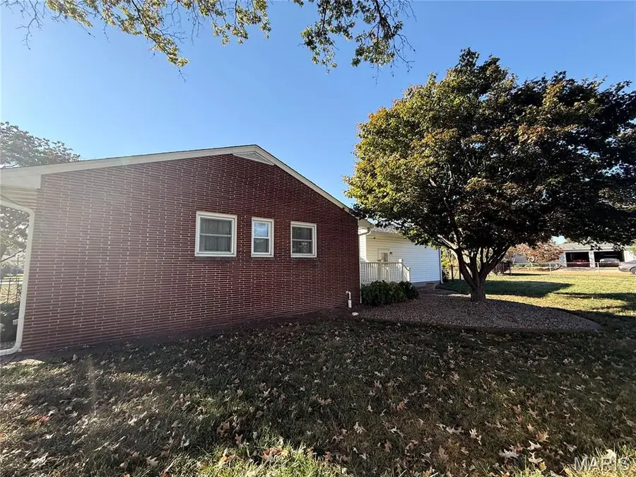 506 S Delmar Avenue, Hartford, IL 62048 - #2