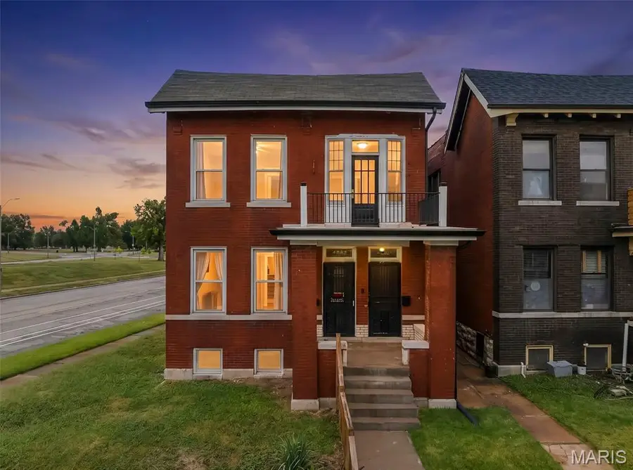 4582 Clarence Avenue, Saint Louis, MO 63115 - #2