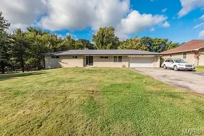 6909 Christopher Drive, Oakville, MO 63129