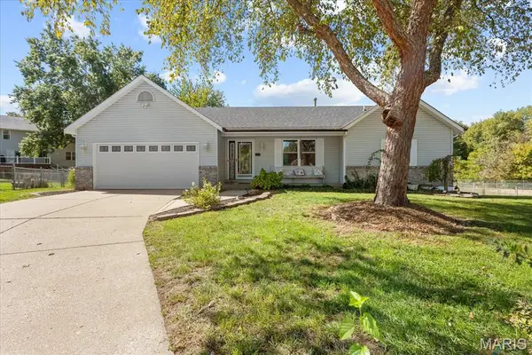 412 N Deer Tracks Trail, St Peters, MO 63376