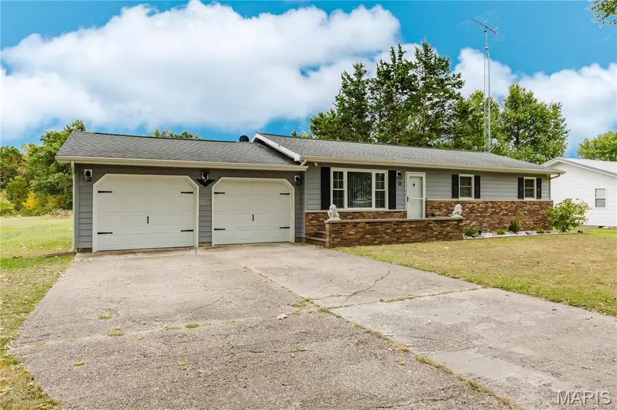 72 N Walnut Street, Richview, IL 62877 - #2