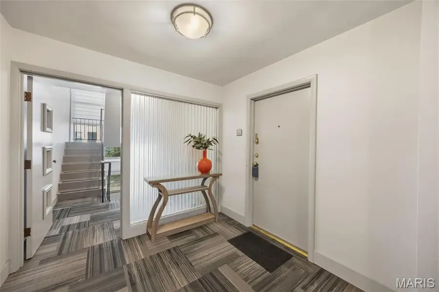 1 Delcrest Court #103, Saint Louis, MO 63124 - #3