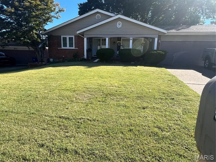 6 Fairway Court, Florissant, MO 63033 - #2
