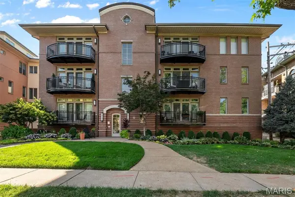 40 Brighton Way #2S, Clayton, MO 63105