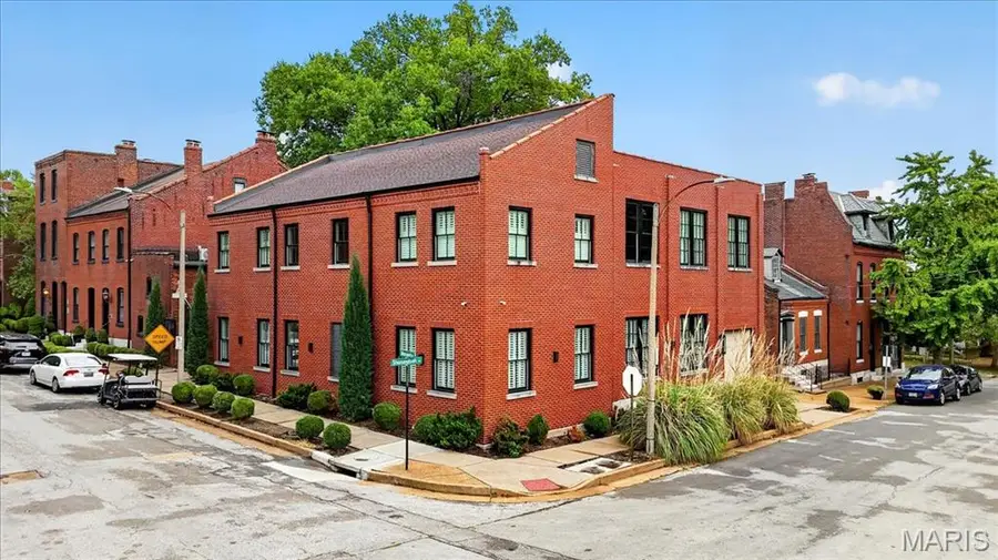 2220 Menard Street, Saint Louis, MO 63104 - #3