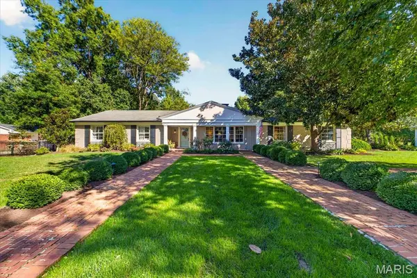 1136 Ridgelynn Drive, Ladue, MO 63124