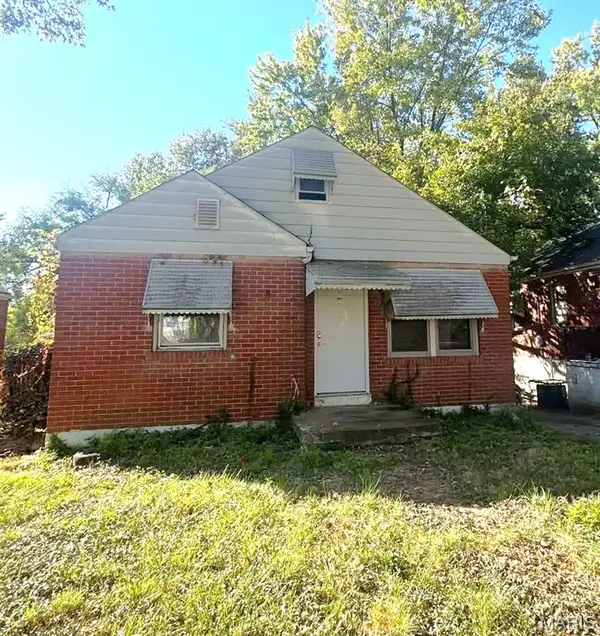 9823 Green Valley Drive, St Louis, MO 63136