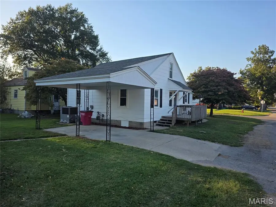 735 E Kathleen Street, Sikeston, MO 63801 - #3