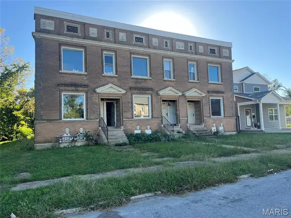 4450 W Belle Place, St Louis, MO 63108