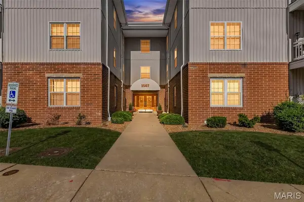 1507 S Old Highway 94 #204, St Charles, MO 63303