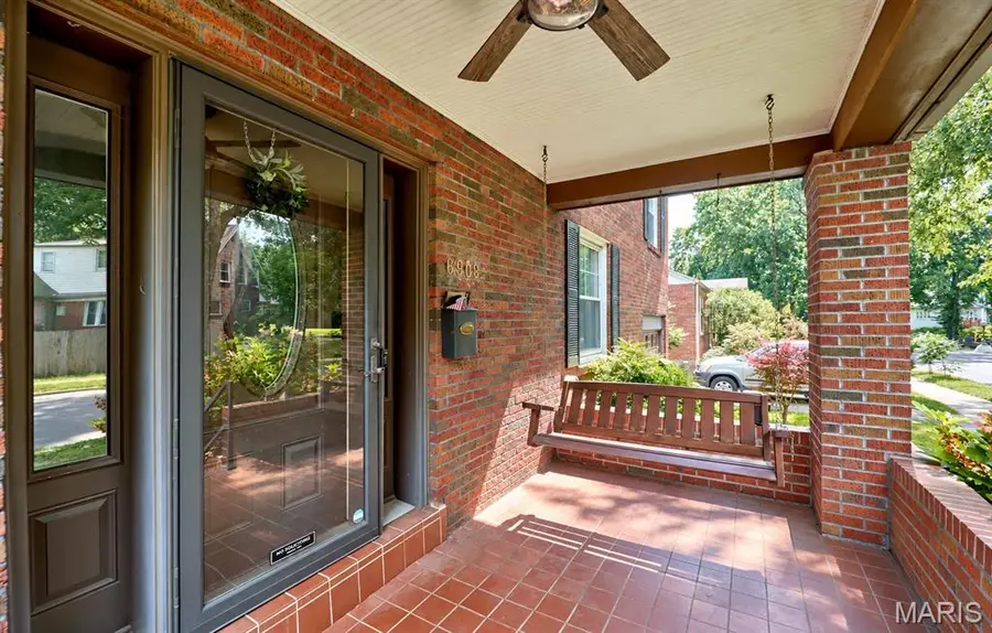 6909 Dartmouth Avenue, Saint Louis, MO 63130 - #2