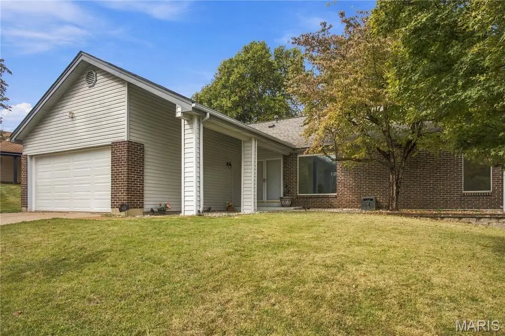 12215 Foxpoint Drive, Maryland Heights, MO 63043 - #1