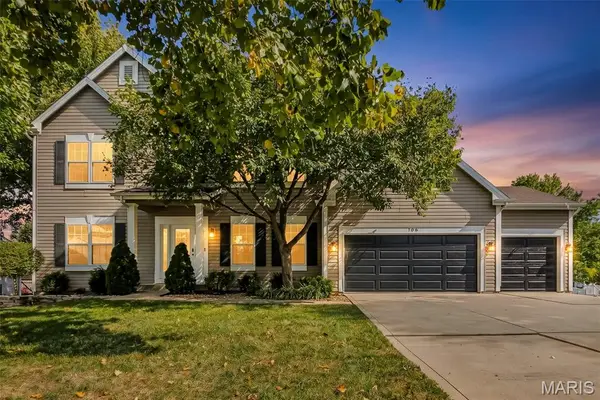 106 Crimson Oaks Court, Lake St Louis, MO 63367