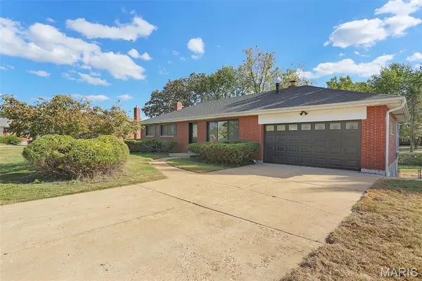 11820 Parklind Drive, St Louis, MO 63127
