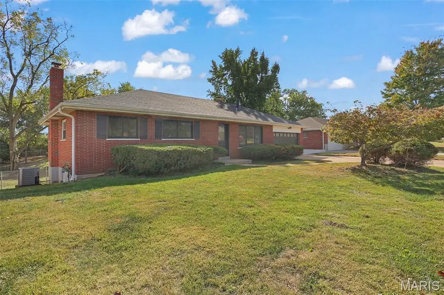 11820 Parklind Drive, Saint Louis, MO 63127 - #3