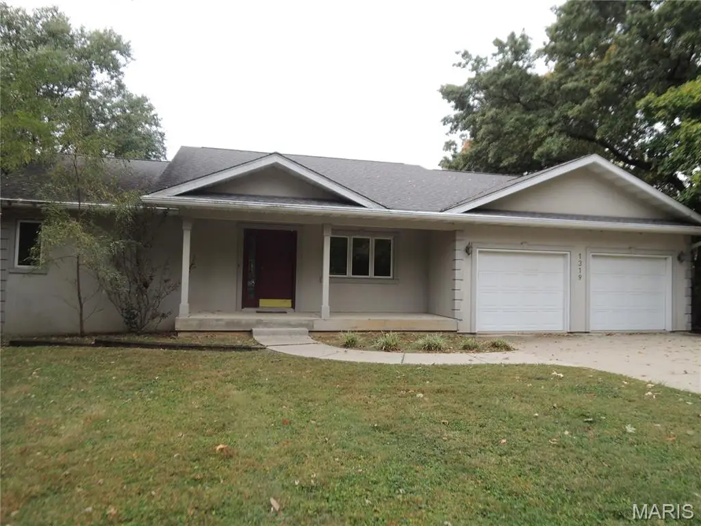 1319 Lake Shore Dr., Greenville, IL 62246 - #1