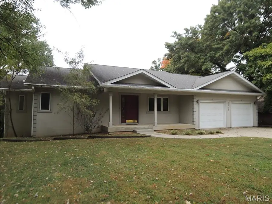 1319 Lake Shore Dr., Greenville, IL 62246 - #2