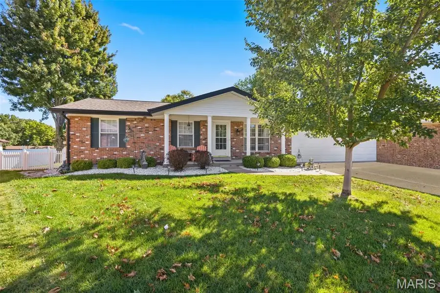 5858 Hunterbrook Court, Oakville, MO 63129 - #2