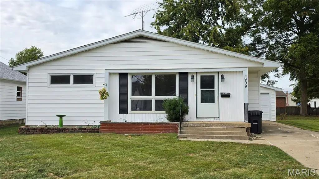 909 N Franklin Street, Litchfield, IL 62056 - #1