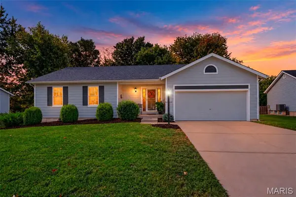 120 Oak Valley Drive, St Peters, MO 63376