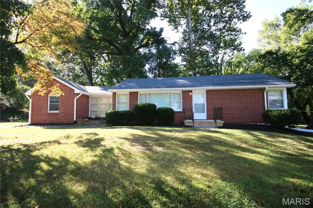 90 Green Acres Road, Saint Louis, MO 63137 - #1