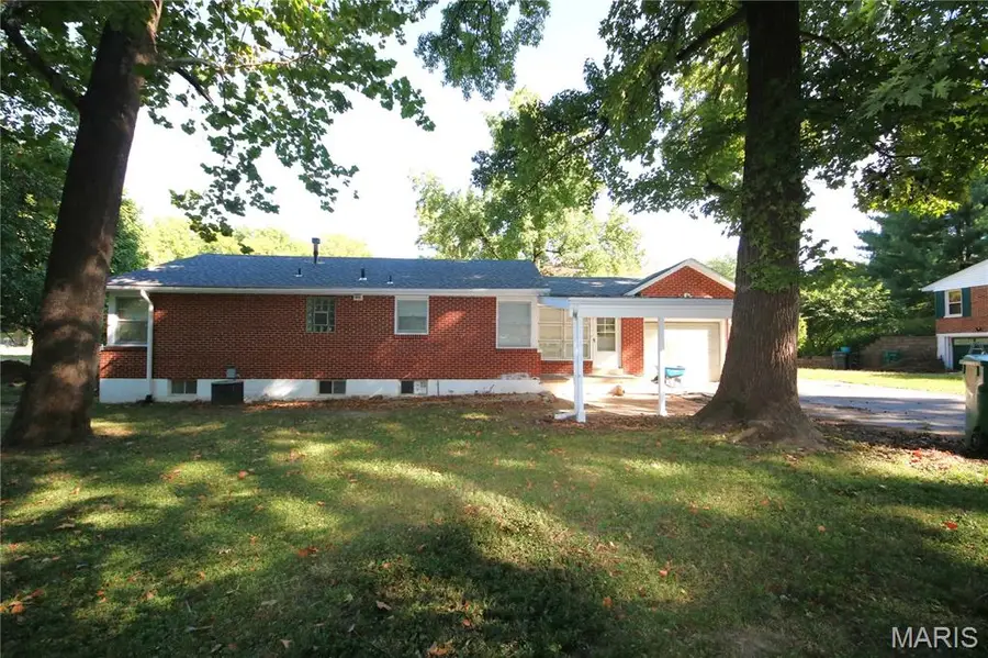 90 Green Acres Road, Saint Louis, MO 63137 - #2