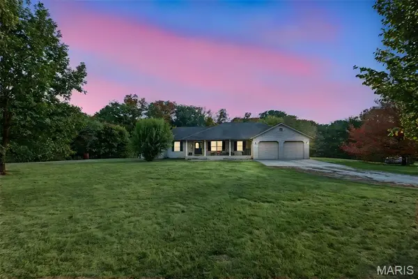 1416 Hidden Acres Lane, Highland, IL 62249