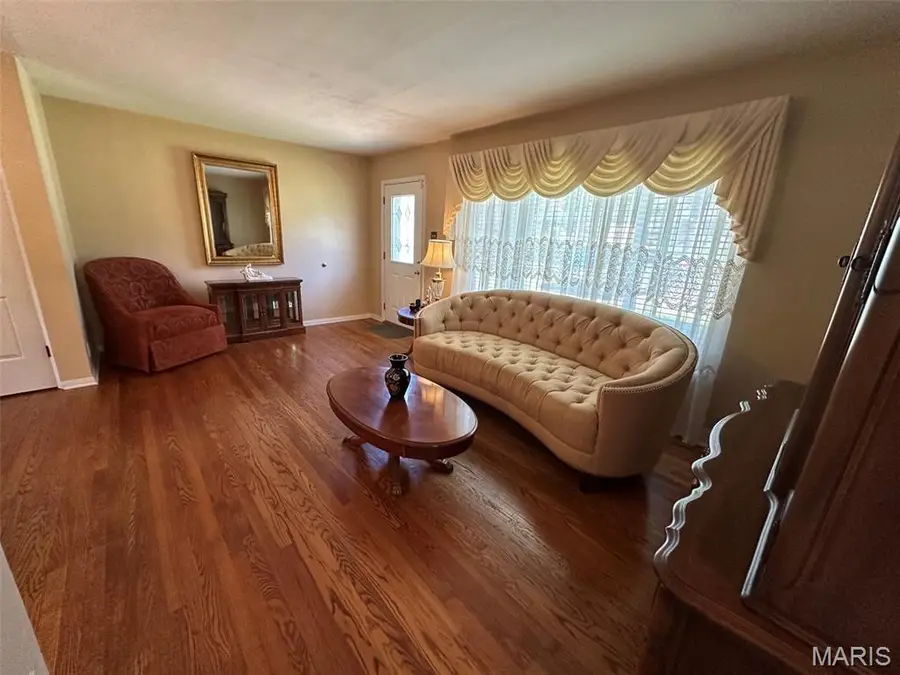 8851 Glen Rose Drive, Crestwood, MO 63126 - #2