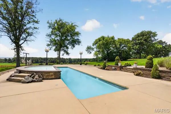 21610 Westview Road, Carlyle, IL 62231