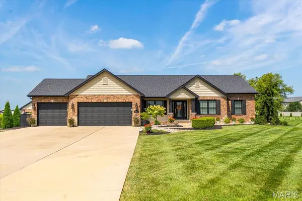 4119 Summer Oak Drive, Smithton, IL 62285