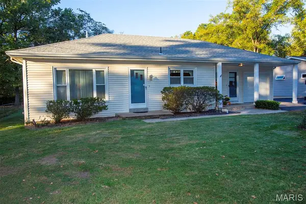 45 Rainbow Drive, Fenton, MO 63026