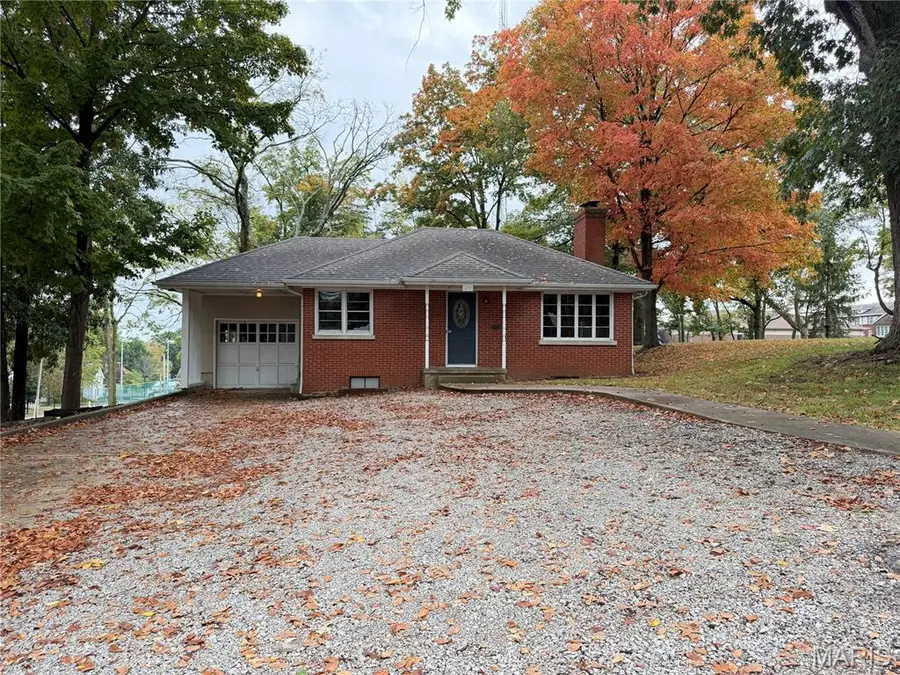 408 E Beaumont Avenue, Greenville, IL 62246 - #2