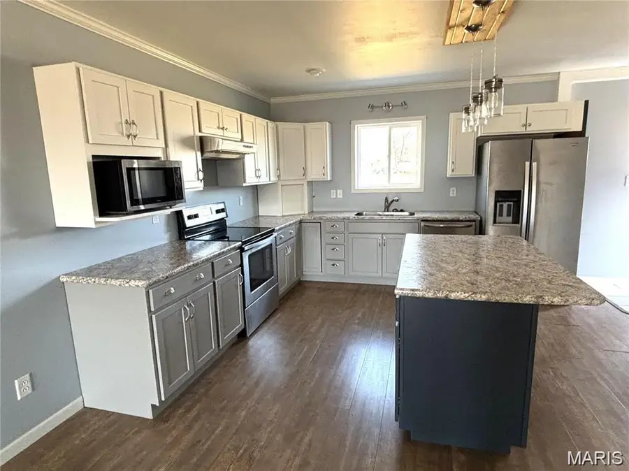 207 S 7th Street, Mulberry Grove, IL 62262 - #3