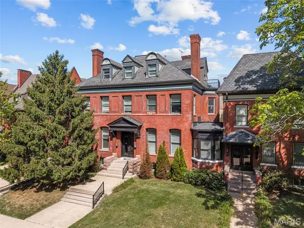 3717 Westminster Place, St Louis, MO 63108