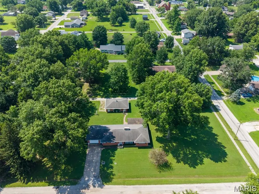606 E 2nd South Street, Mount Olive, IL 62069 - #3