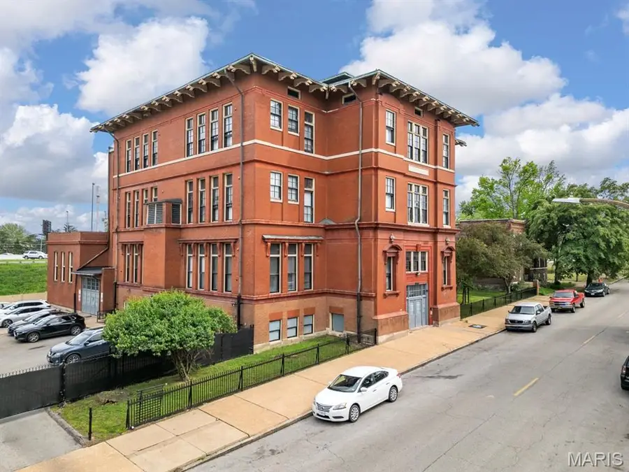 4528 Nebraska Avenue, Saint Louis, MO 63111 - #2
