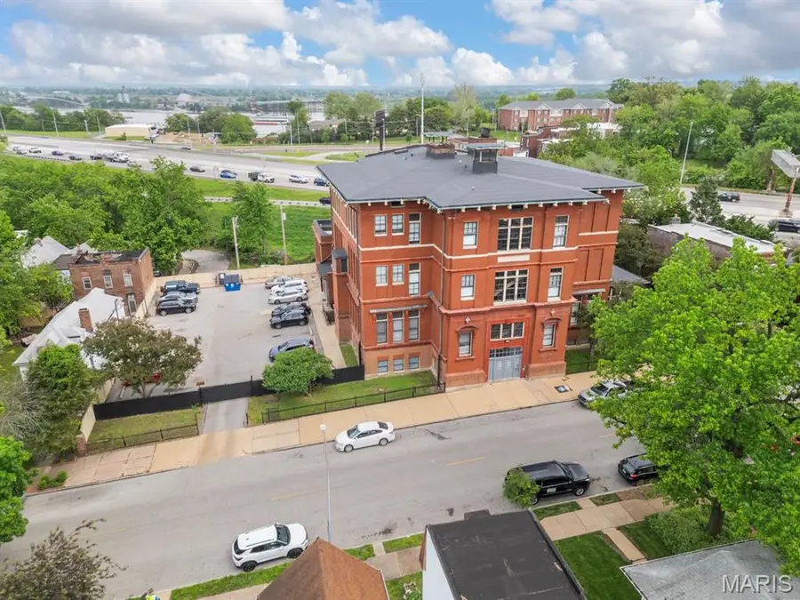 4528 Nebraska Avenue, Saint Louis, MO 63111 - #3