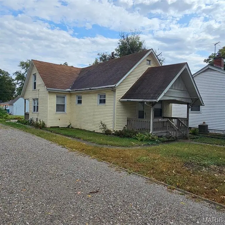 6 N Smith Street, Smithton, IL 62285 - #2