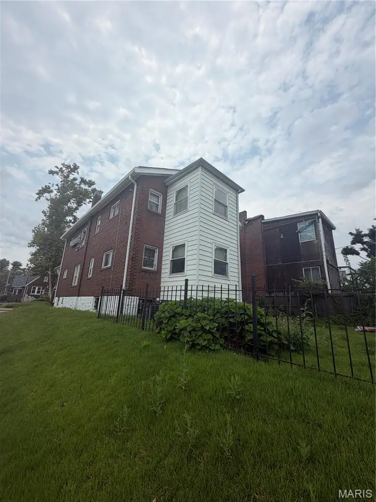 4201 E San Francisco Avenue, Saint Louis, MO 63115 - #3