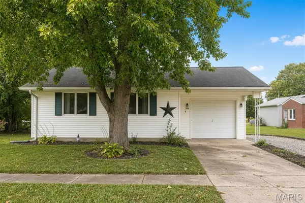 305 W 4th South Street, Mount Olive, IL 62069