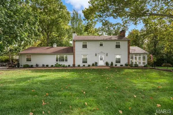 2 Ranch Lane, Des Peres, MO 63131