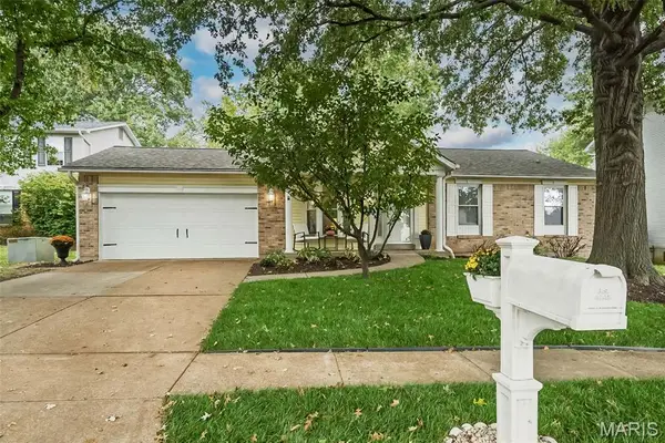 3049 Arrowhead Point Drive, Oakville, MO 63129
