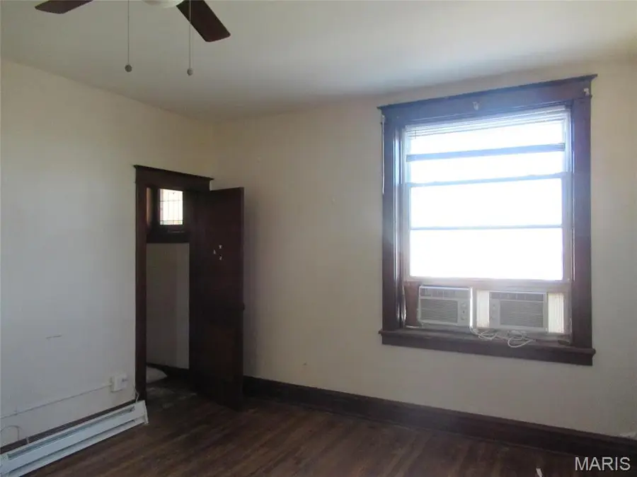 4278 E Sacramento Avenue, Saint Louis, MO 63115 - #3