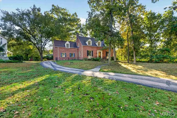 1236 S Geyer Road, Kirkwood, MO 63122