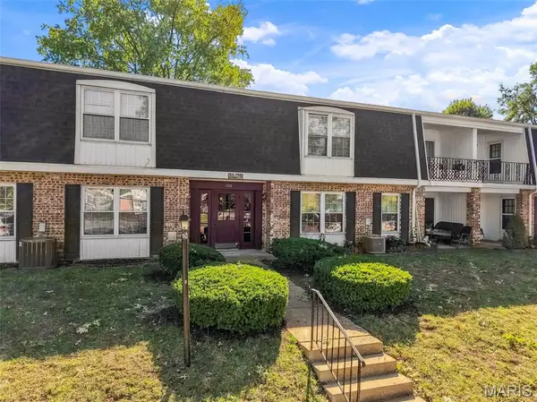 1722 Herault Place #B, St Louis, MO 63125