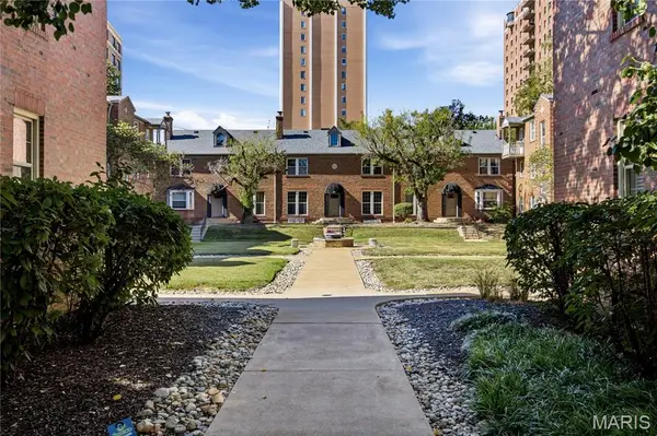 817 Westwood Drive #3E, Clayton, MO 63105