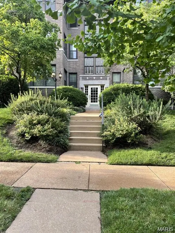 5527 Waterman Boulevard #1E, St Louis, MO 63112