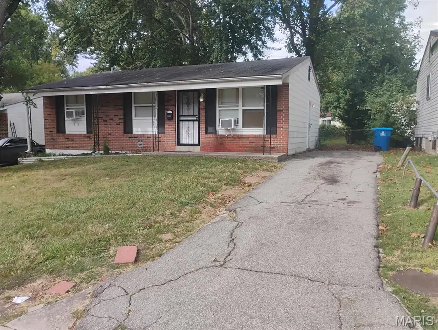 10435 Castle Drive, Saint Louis, MO 63136 - #2