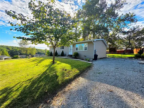 317 Red Bird Circle, St Clair, MO 63077